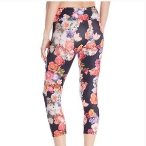 Onzie Floral Print Capri Leggings